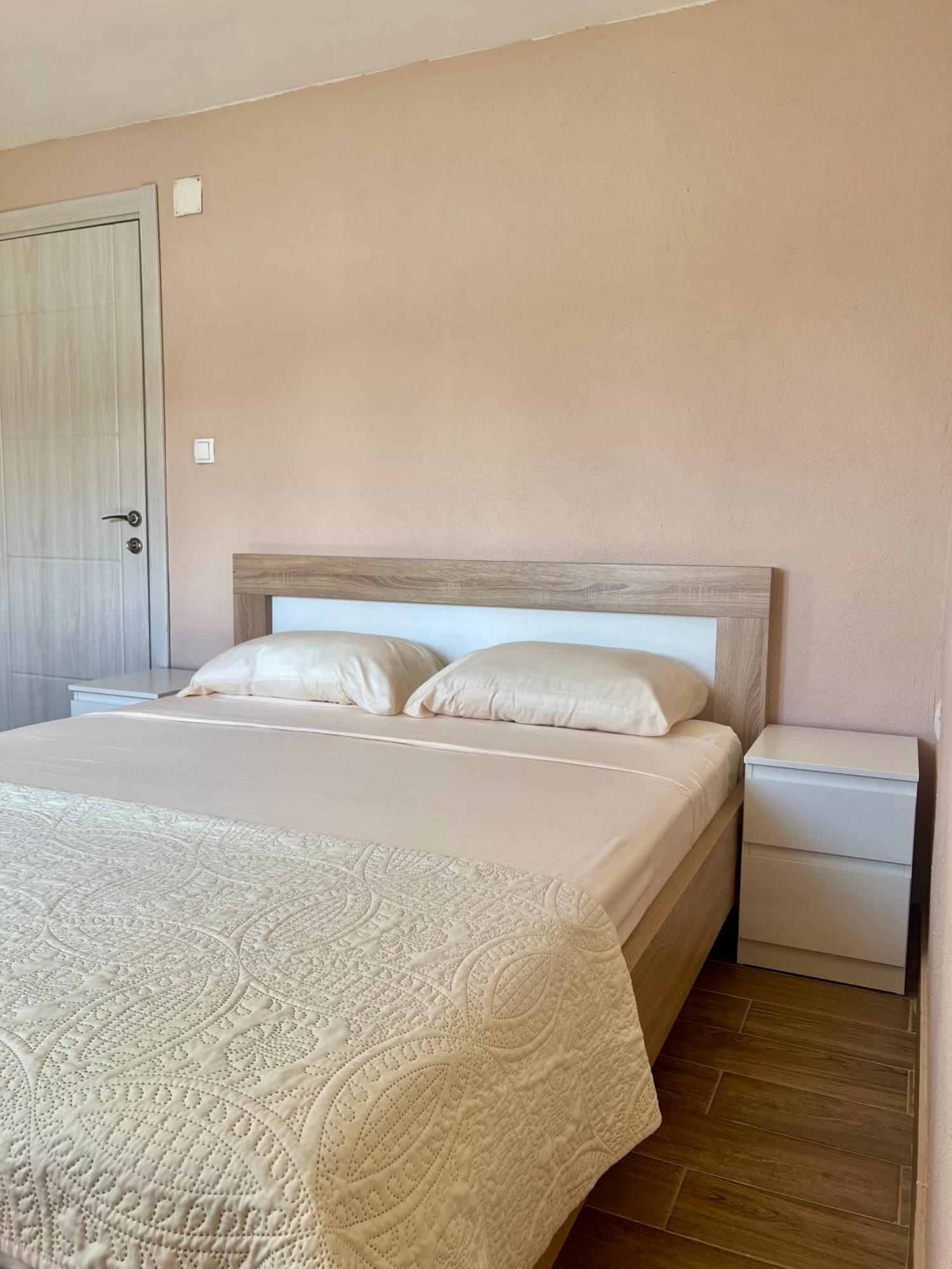 Lakeside Harmony Apartment Golubovci Eksteriør bilde